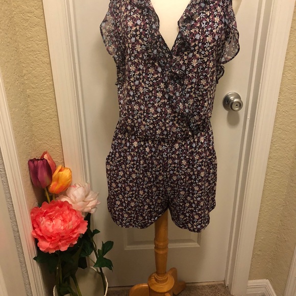 BNWT!! BCBG Ruffled Romper, Sz S - Picture 5 of 8